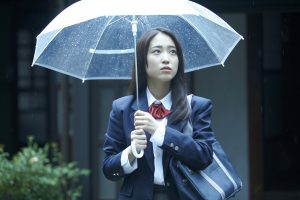 傘を持つ女子高生