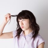 抜毛症で薄毛に悩む女性必見！抜毛症の原因や対策を詳しく解説
